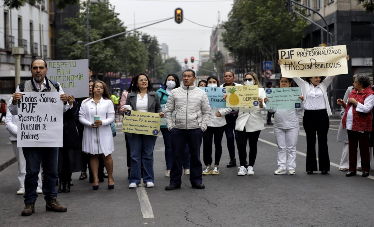 Trabajadores del Poder Judicial bloquean por 5 horas paradero del Metro Cuatro Caminos 