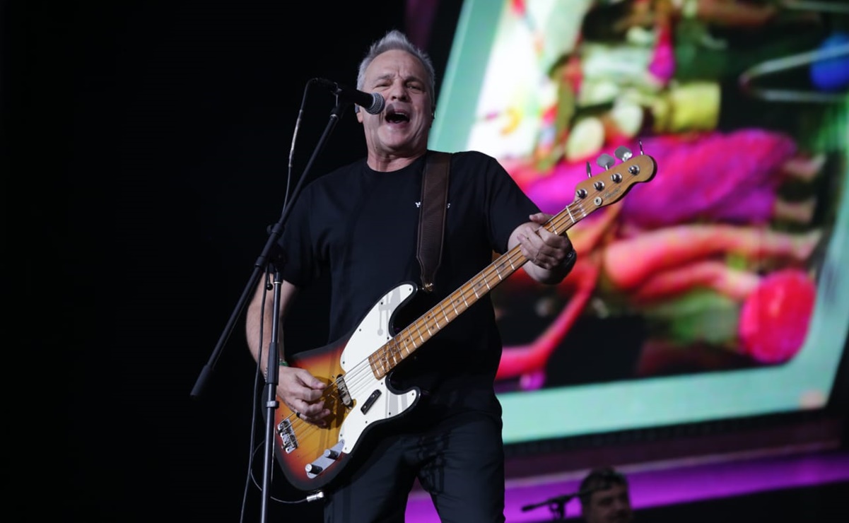 Hombres G lleva al Vive Latino hasta los años 80 con un show lleno de clásicos