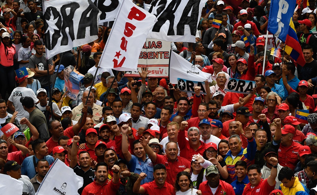 Marchan miles de personas en defensa de la paz y soberanía de Venezuela