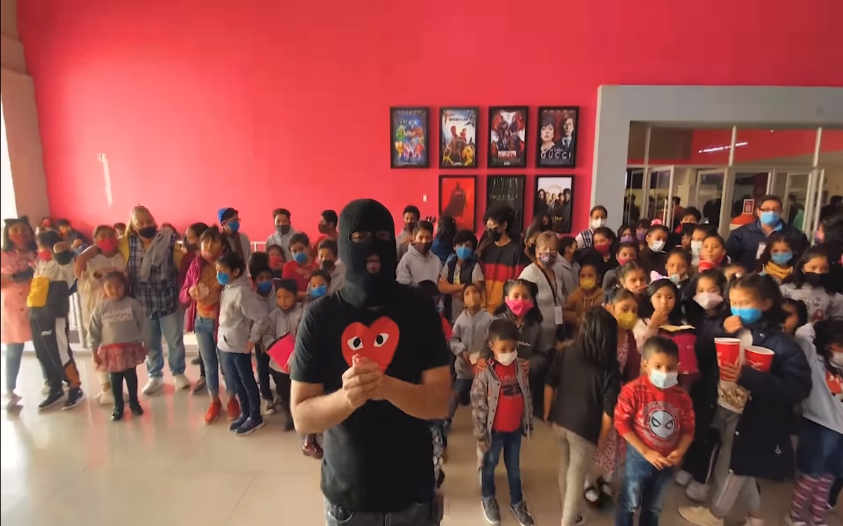 En vísperas navideñas, youtuber lleva a niños de una casa hogar a ver Spider-Man: No Way Home 