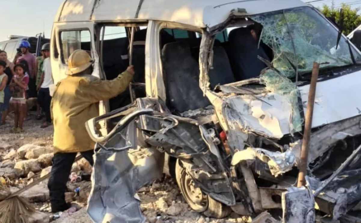 Chófer ebrio choca contra albarrada en Yucatán, deja varios albañiles lesionados