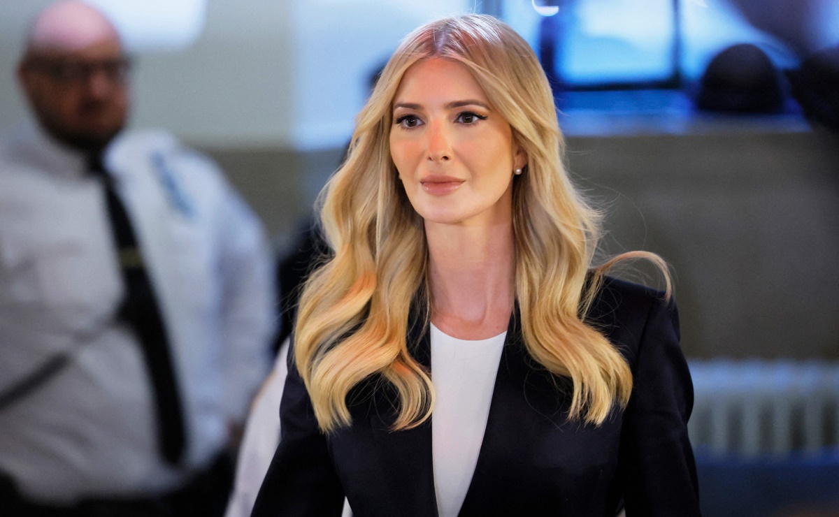 Ivanka Trump viste un conjunto de $10 mil dólares para testificar en juicio por fraude de su padre