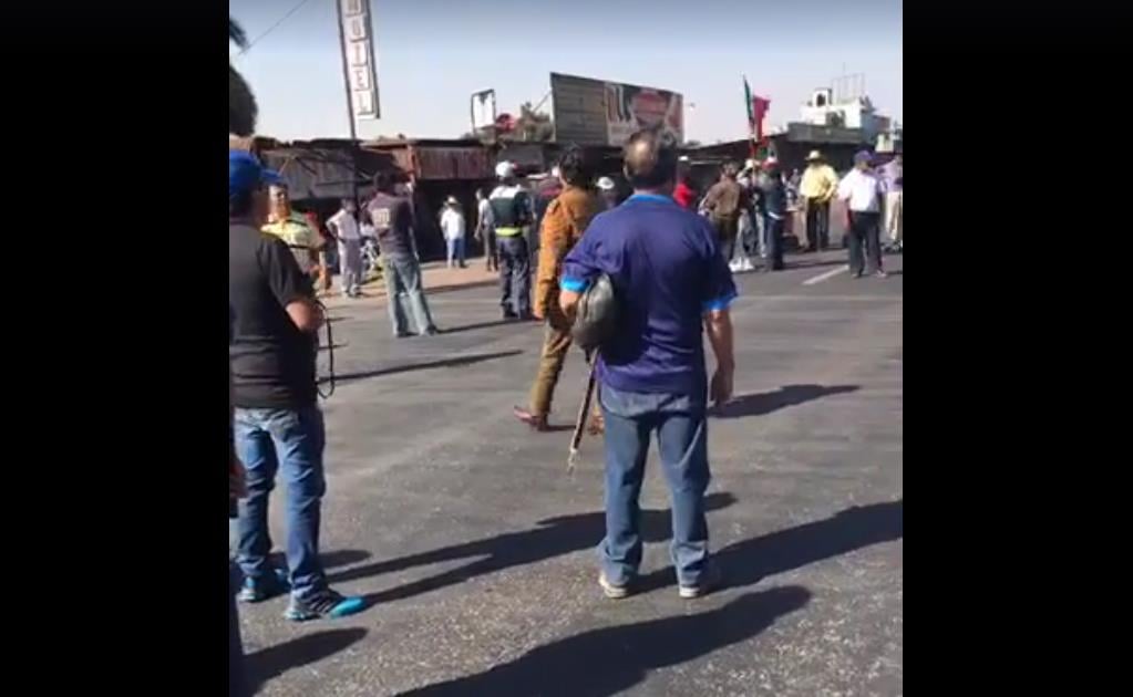 Habitantes de Atenco bloquean autopista Texcoco-Lechería 