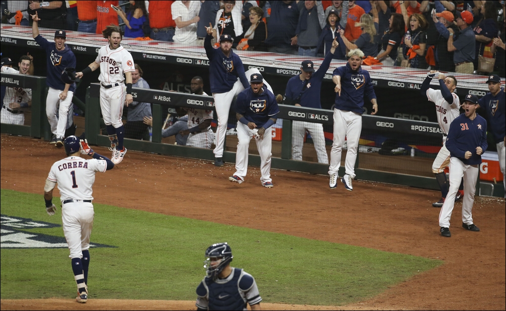 Jonrón de Correa le da el triunfo a los Astros e igualan la Serie ante Yankees