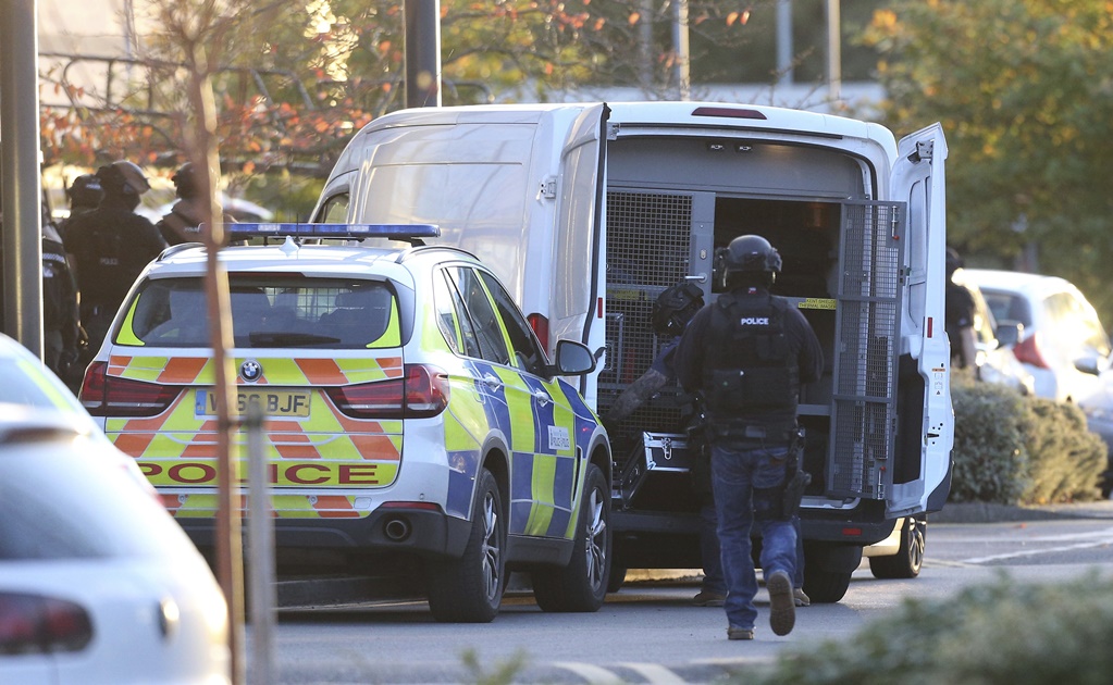 ​Policía de Inglaterra alerta por posible toma de rehenes en centro comercial