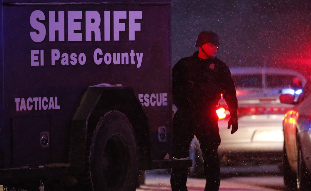 Reportan un policía muerto por tiroteo en Colorado