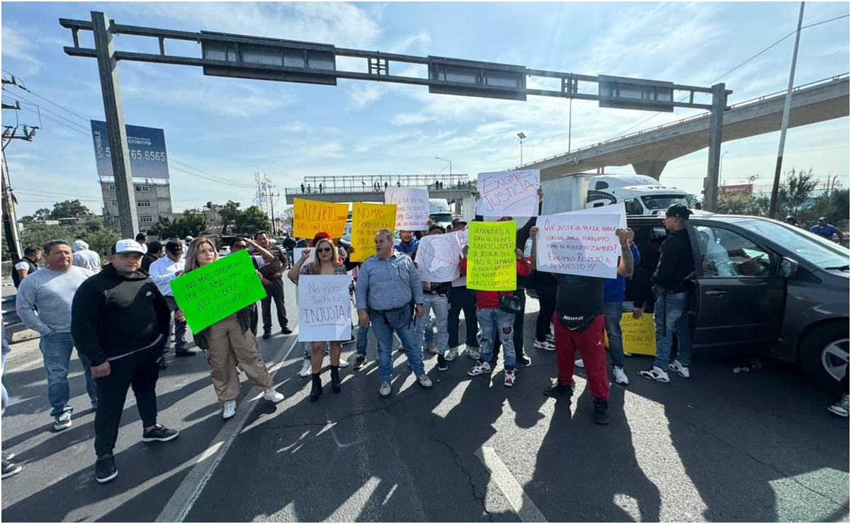 Transportistas paralizan vialidad en Texcoco; denuncian presuntos actos de corrupción