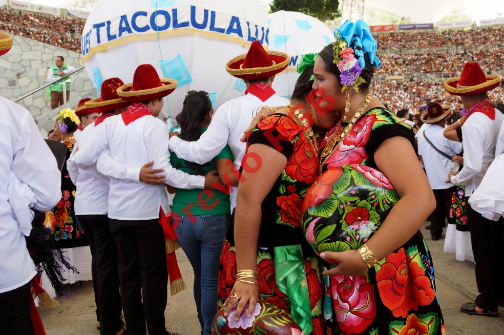 La Guelaguetza se viste de luto por sismos