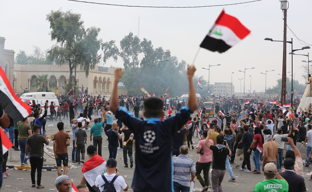 Protestas por más servicios en Irak causan 24 muertos y más de dos mil heridos
