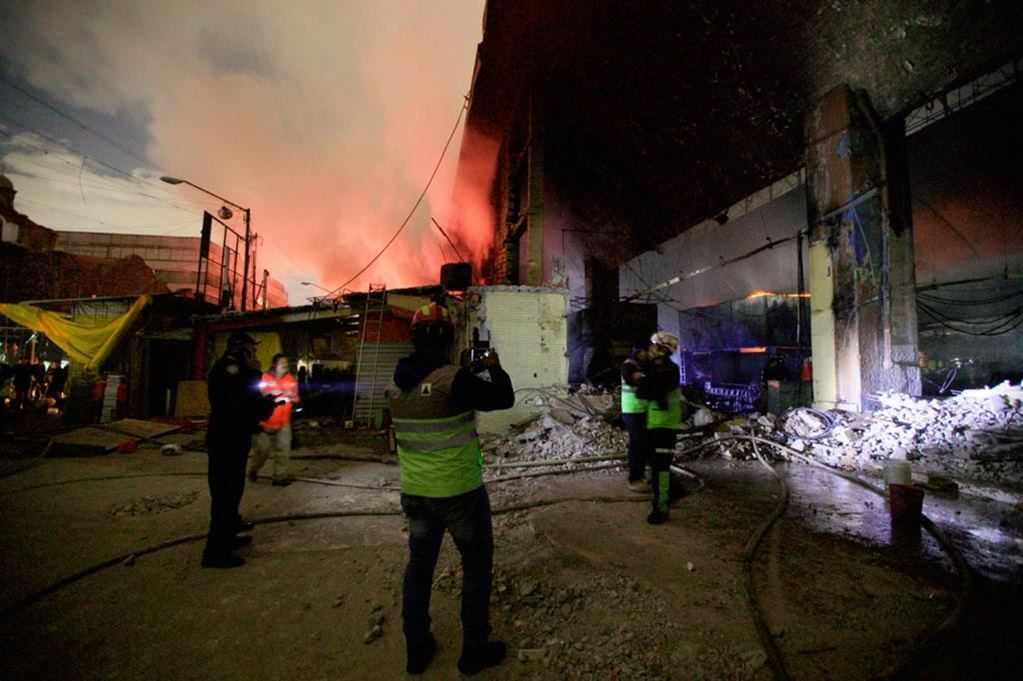 Incendio en La Merced deja un muerto, 8 heridos y 600 locales calcinados