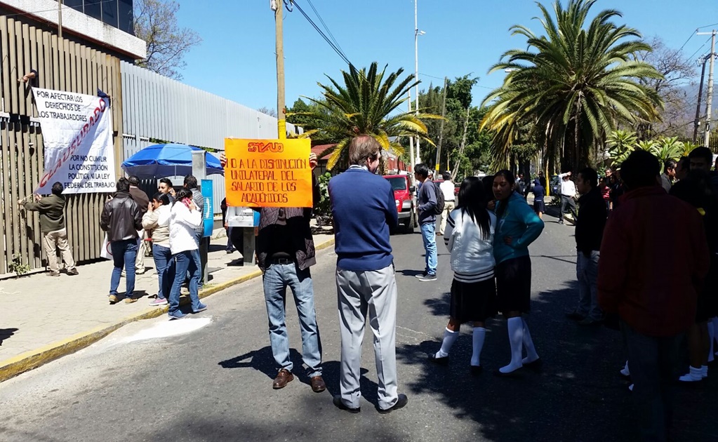 Sindicalizados de la UABJO realizan bloqueos en Oaxaca