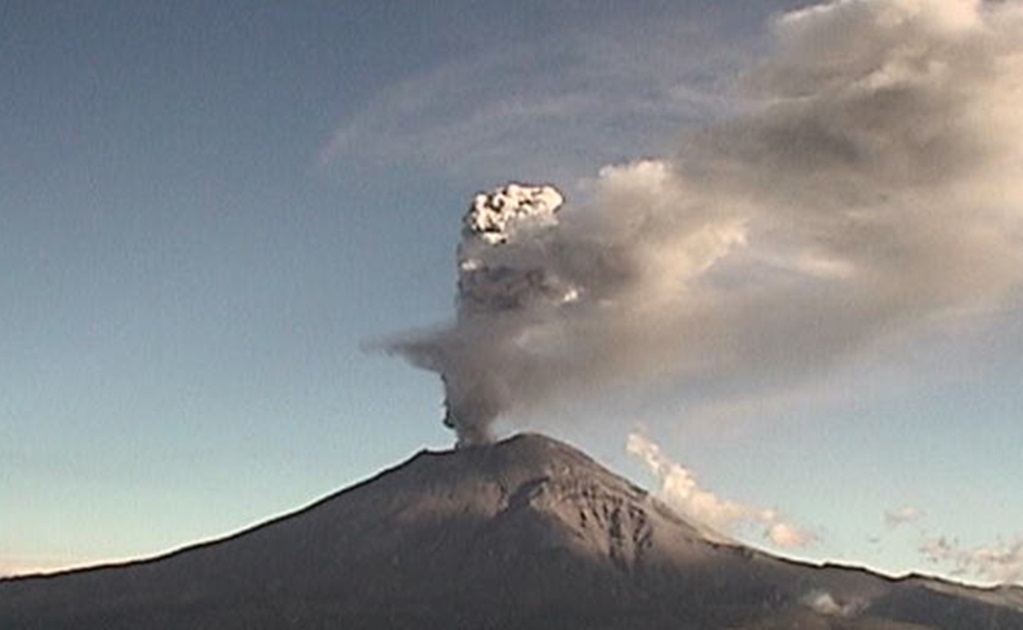 Popocatépetl emite ceniza; afecta a 11 alcaldías de la CDMX