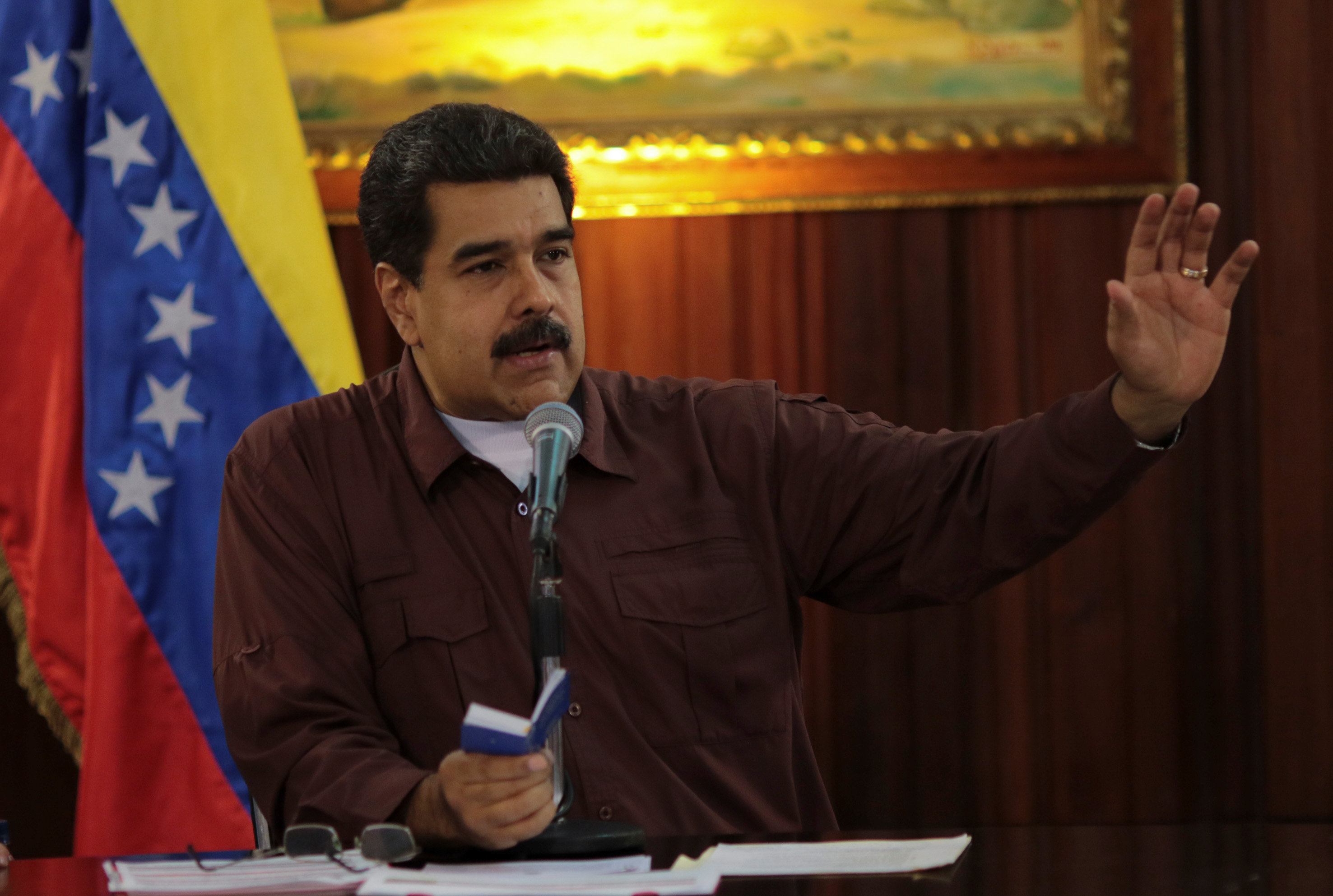 Maduro condena agresión en Parlamento y ordena investigación