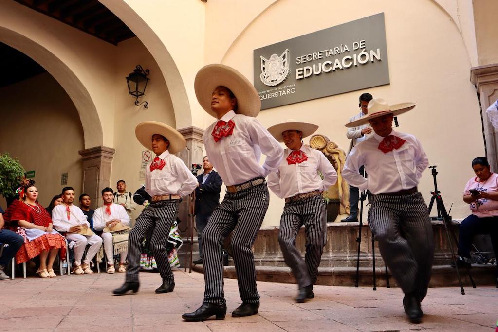 Bailarines queretanos irán a Suecia a mostrar el huapango