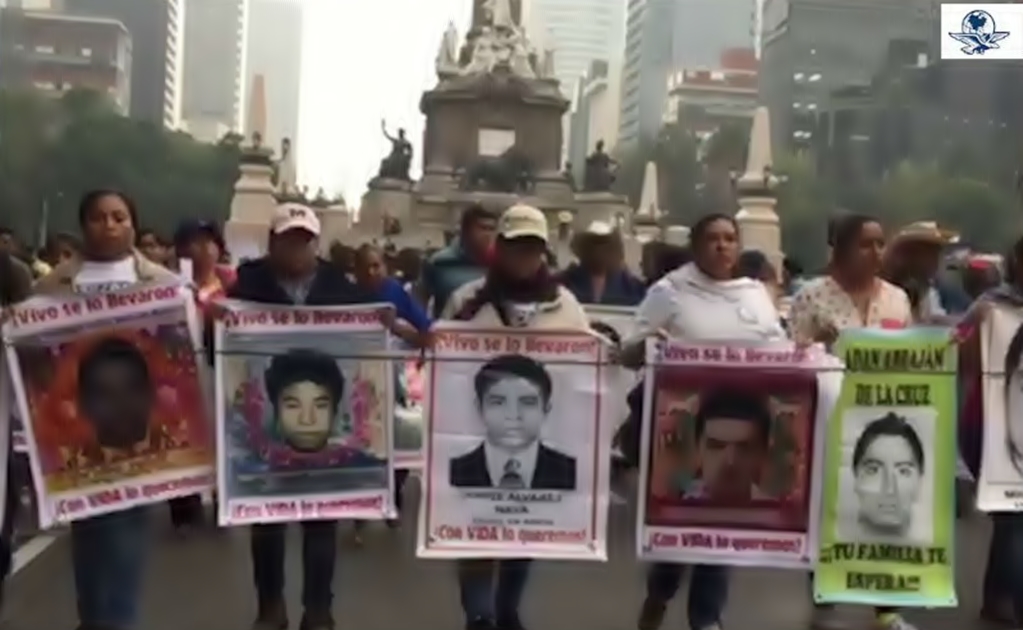 March for the 43 reaches Monument to Benito Juárez