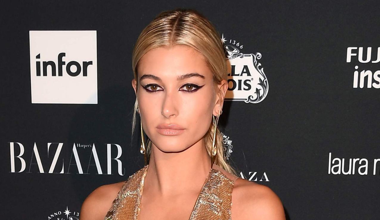 Los increíbles outfits de Hailey Bieber en el lanzamiento de su línea de belleza