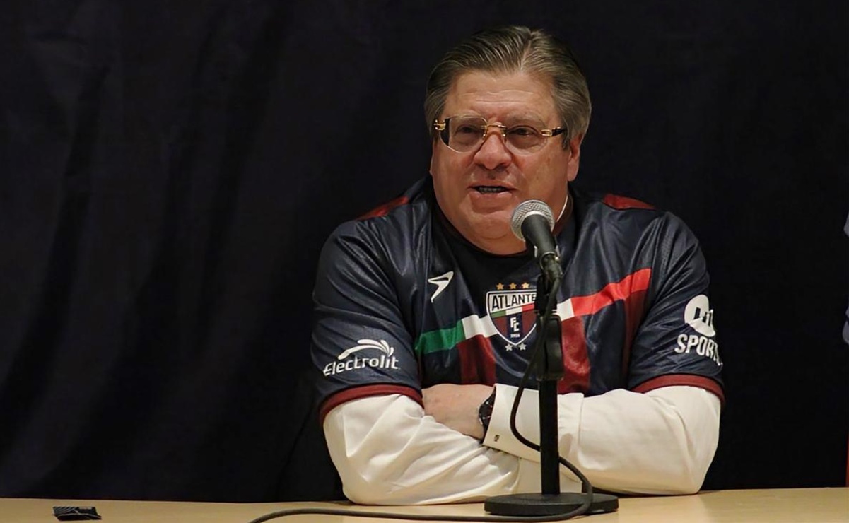 Miguel Herrera durante su presentación con el Atlante. FOTO: Maritza Villagomez/ EL UNIVERSAL