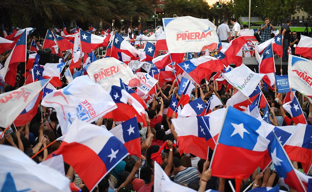 Miles de chilenos celebran en las calles triunfo de Piñera