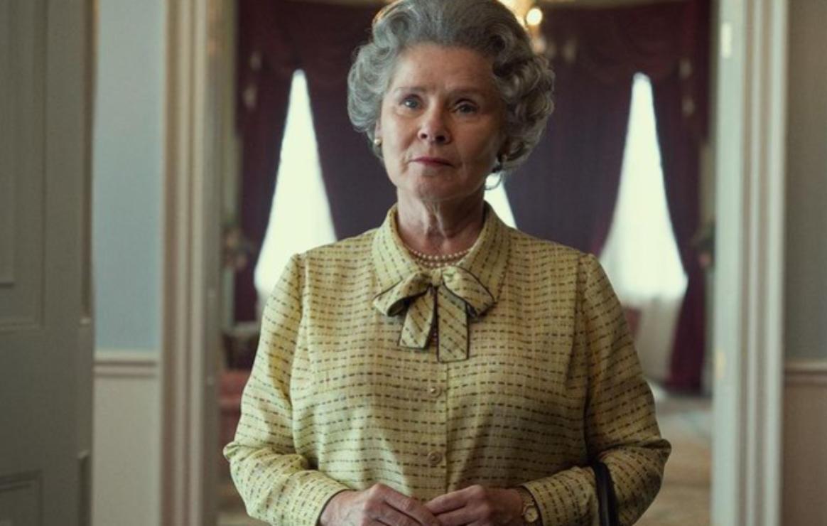 Así luce Imelda Staunton como la reina Isabel II en la serie "The Crown"