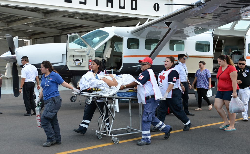 Trasladan vía aérea a heridos graves de camionazo en Sonora