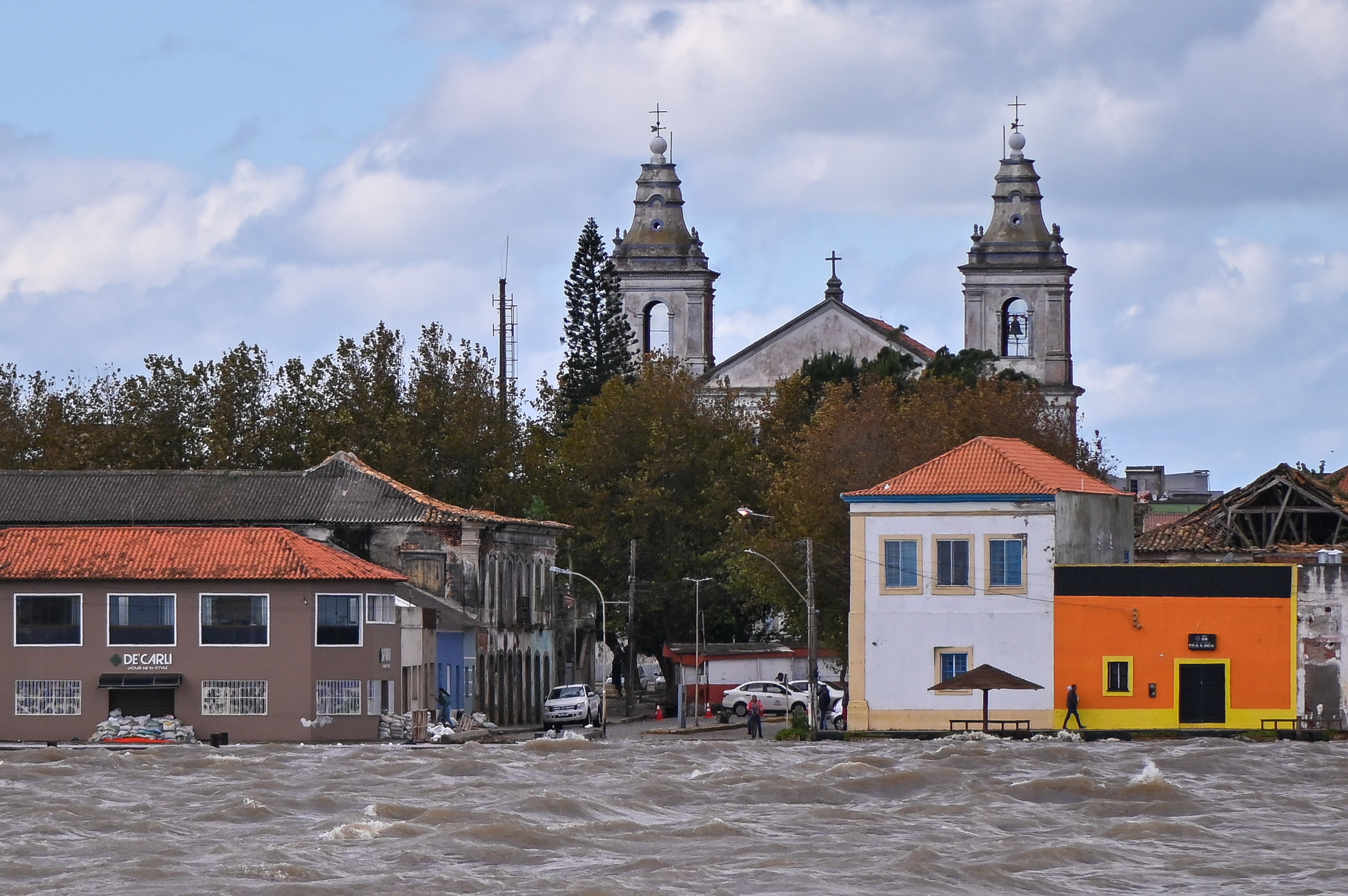 ¡Vecinos, evacúen!: Porto Alegre se prepara para una nueva subida de los ríos