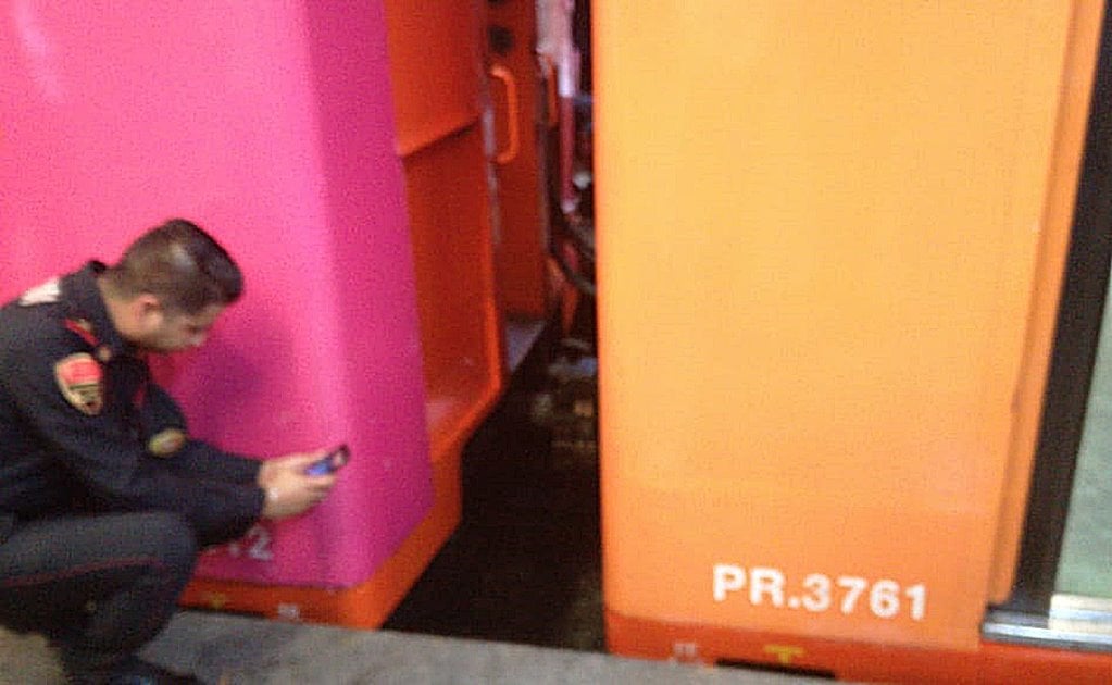 Intenta cambiar de vagón, cae a las vías y muere en Metro Pantitlán