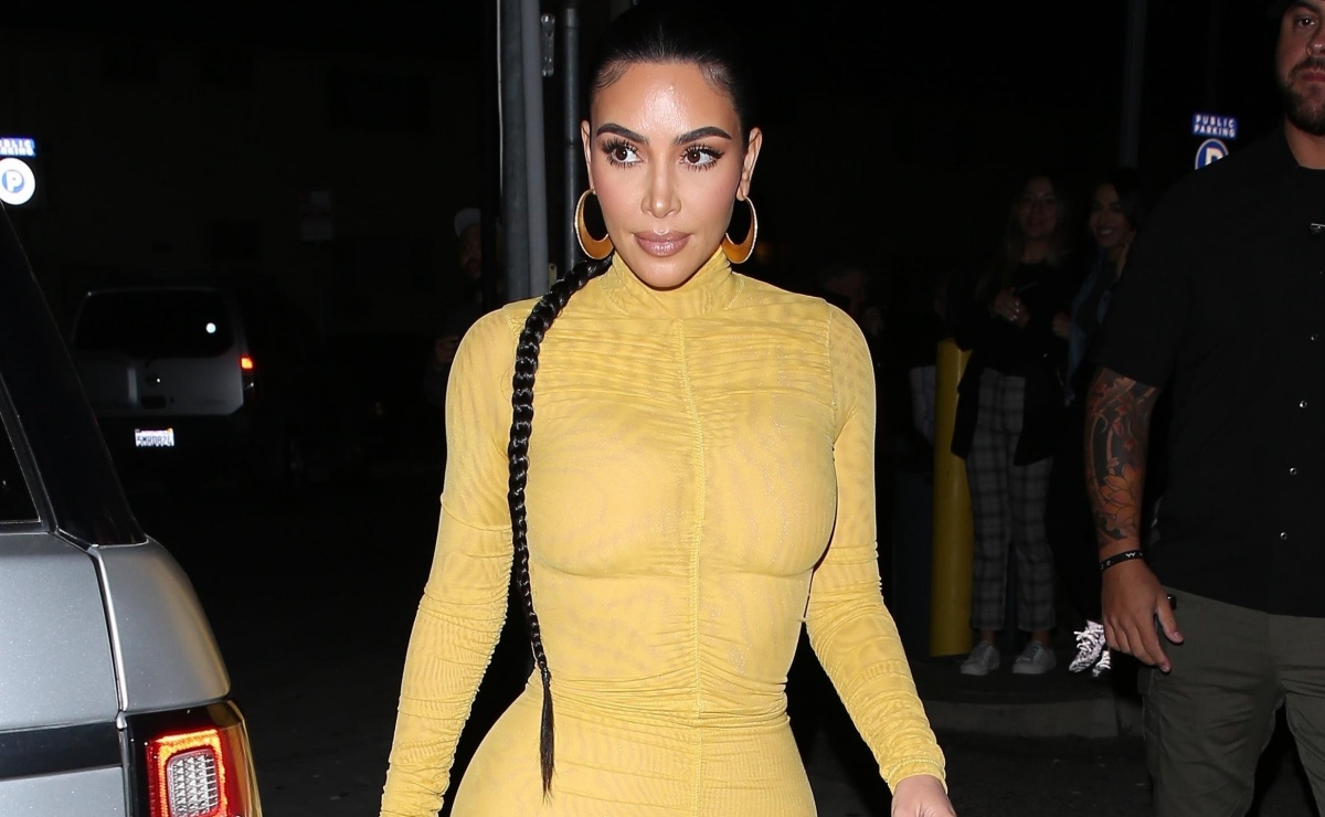 Kim Kardashian delinea sus curvas en atuendo de cuero verde