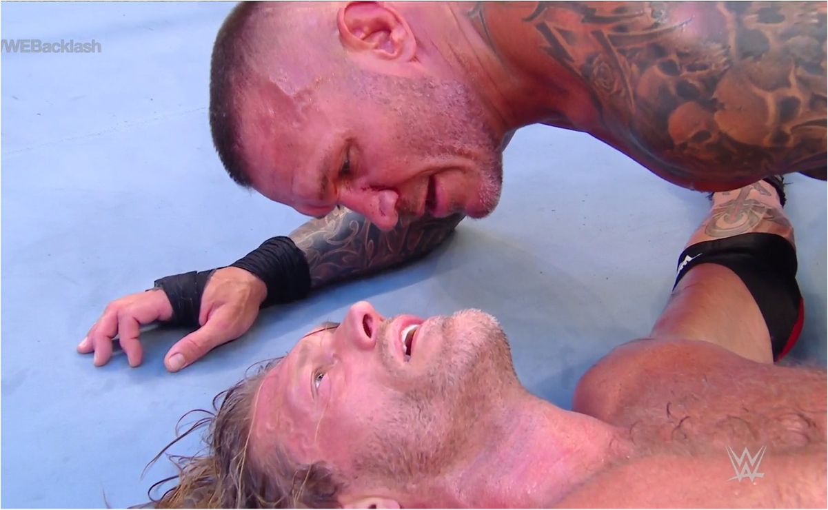 Randy Orton derrota a Edge en "El Mejor Combate de Lucha Libre de la Historia"