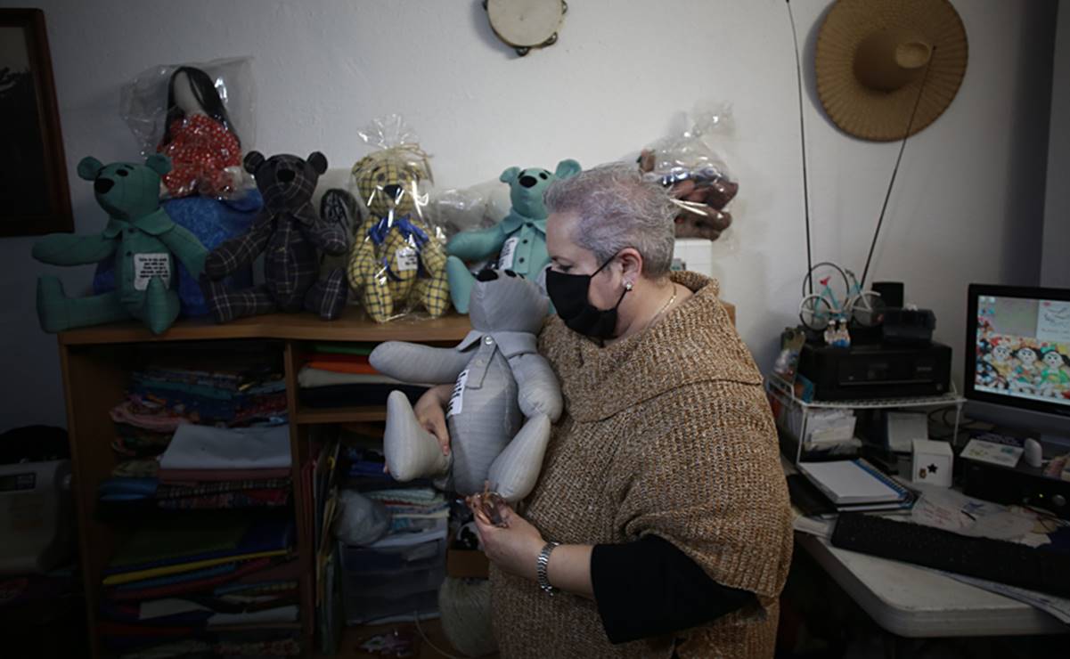 Eréndira Guerrero, la mujer de Chihuahua que crea osos con ropa de las víctimas de Covid-19 