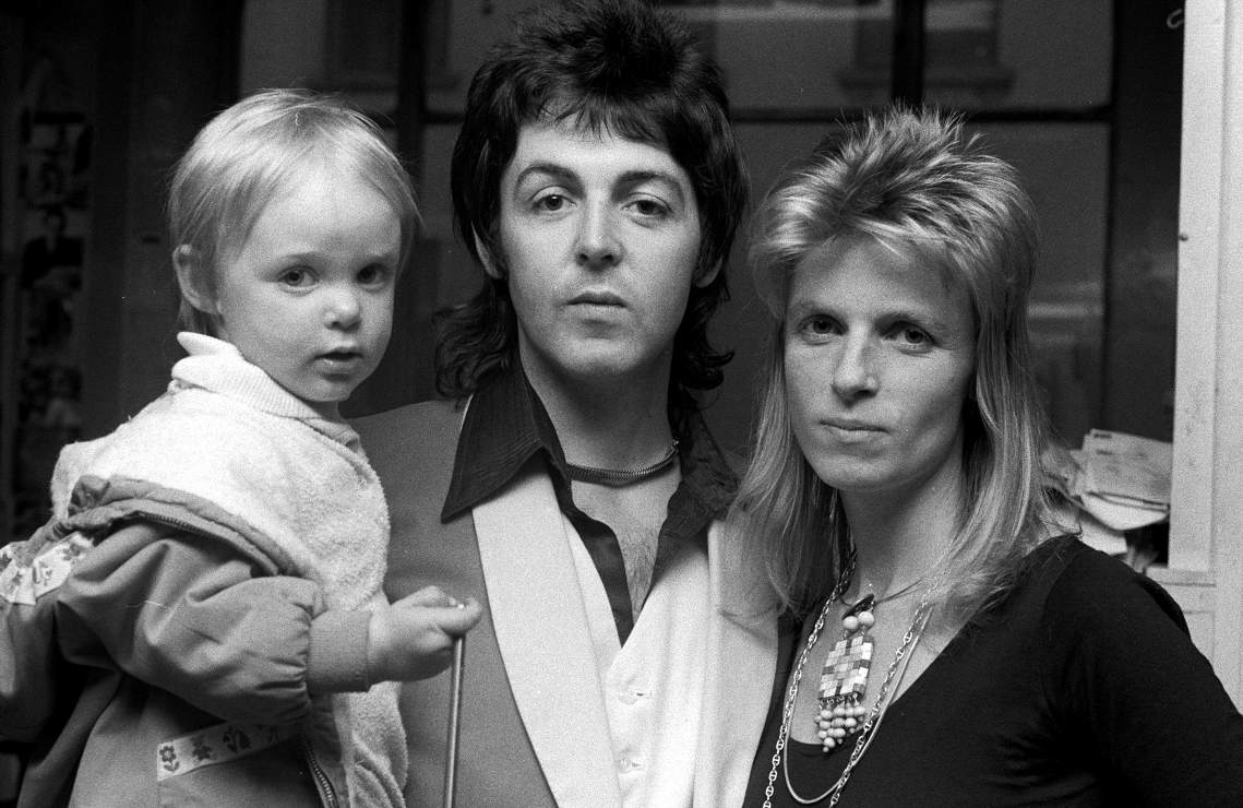 Paul McCartney lanzará libro de recetas de Linda con sus hijas Stella y Mary