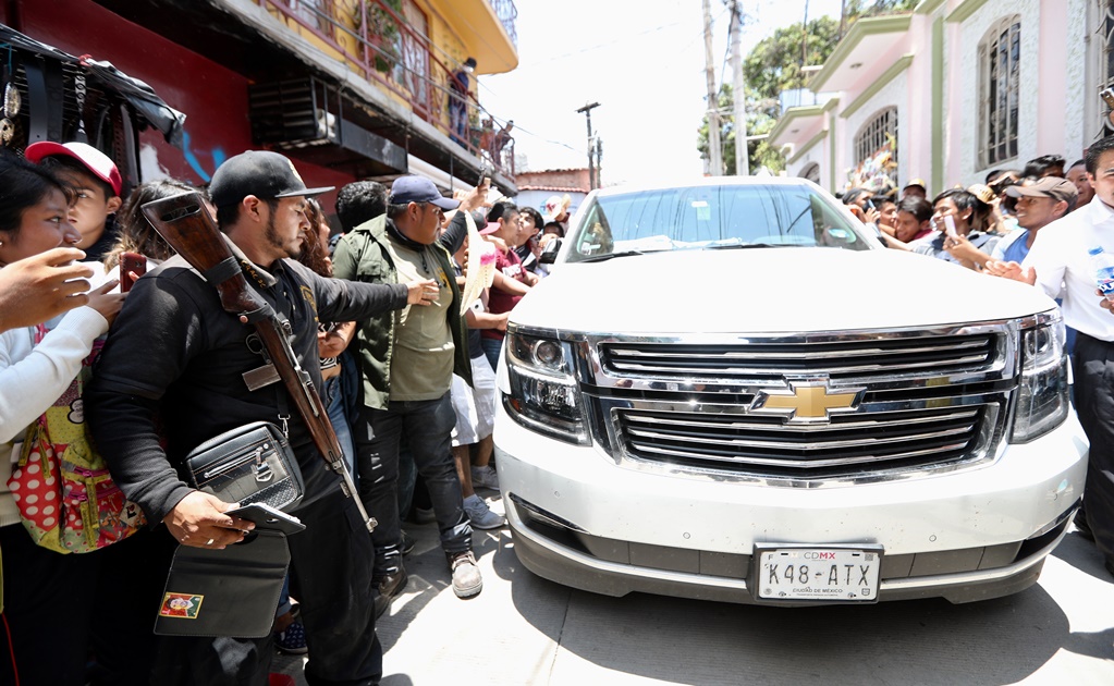 ​AMLO sale de mitin en Guerrero entre policías comunitarios y fuerzas estatales