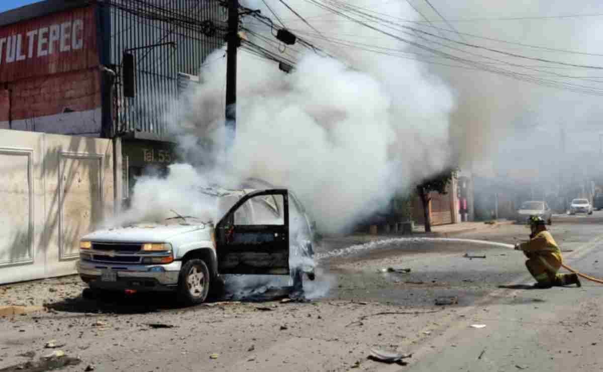 VIDEO: Explota camioneta cargada de pirotecnia en Tultepec 