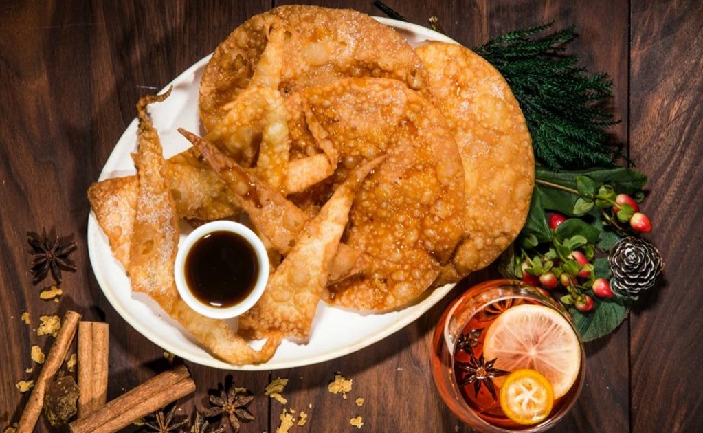 Buñuelos, a crunchy Christmas dessert