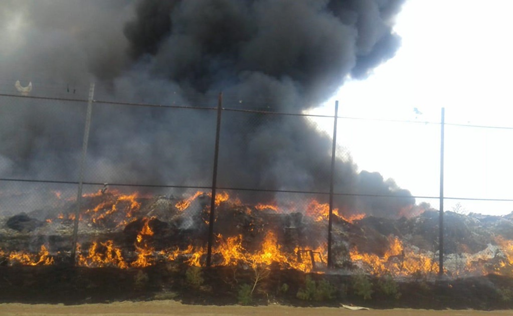 Civiles causan incendio en basurero de Zacatecas por quema de cartón