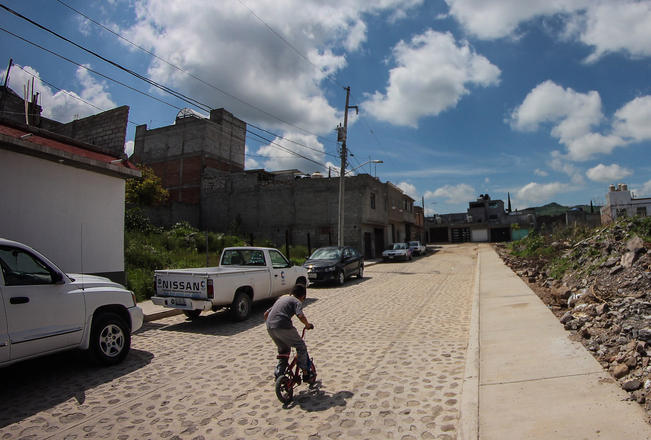 Urbanizan calles en Corregidora