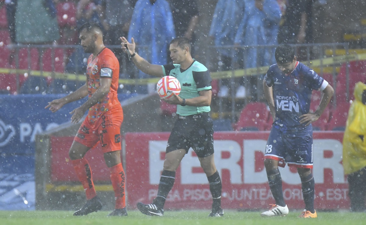 Huracán Ian afectaría a partidos del futbol mexicano