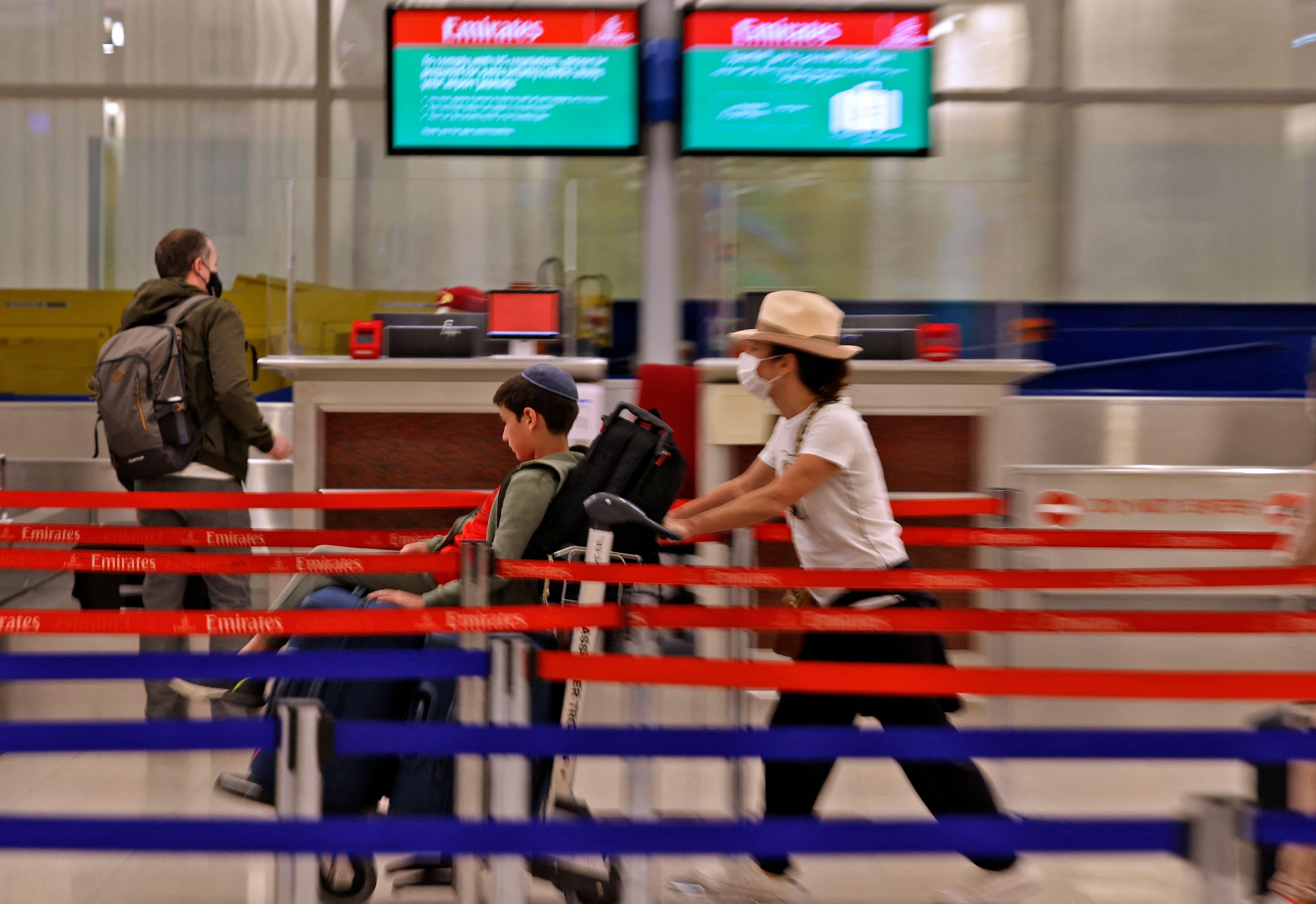 Tras ola de contagios causada por la variante ómicron, Alemania espera suavizar restricciones de viaje para marzo