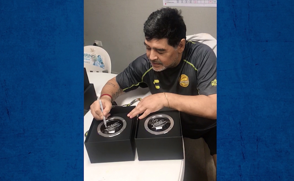 Diego Maradona revende relojes 