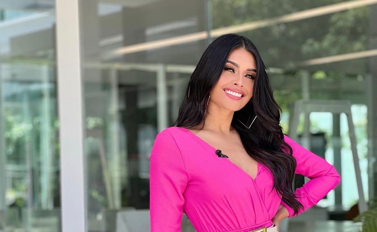 Kristal Silva se luce con body cut out y jeans de cintura alta