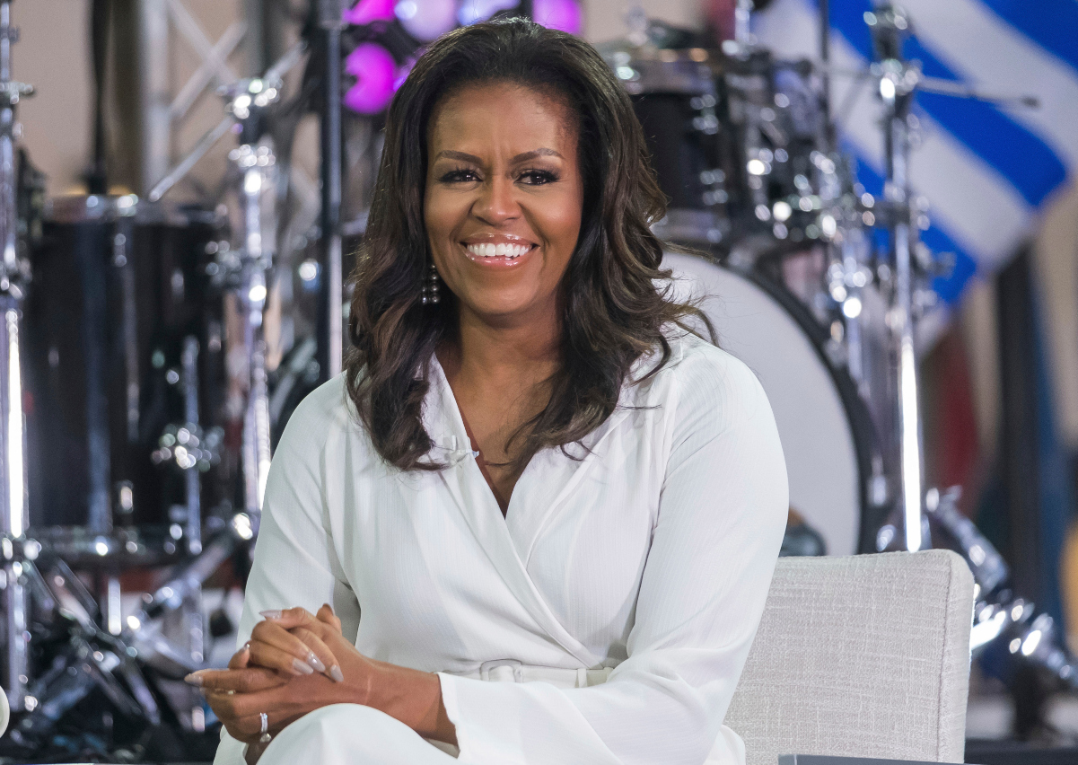 El vestido de Michelle Obama que demuestra que los brillos lucen bien con colores vibrantes