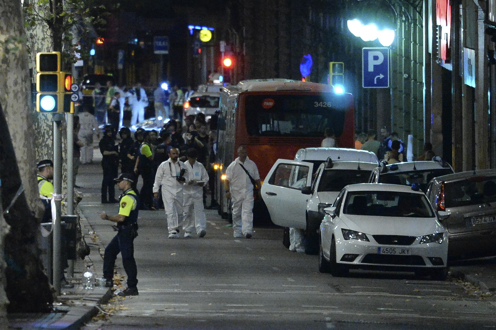 Detenidos tras atentado en Barcelona no conducían camioneta: policía