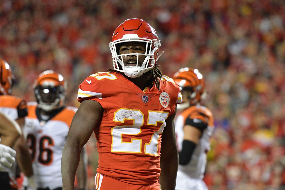 Kareem Hunt acusado de golpear a una mujer