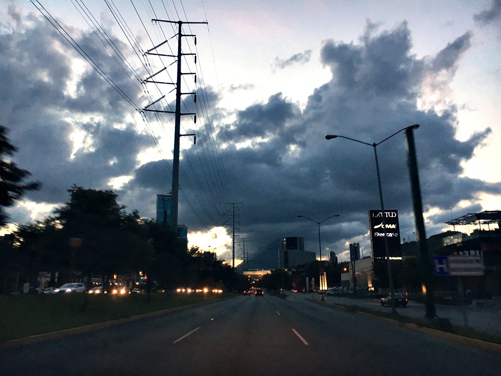 Alerta por fuertes vientos y tolvaneras en el noreste de México