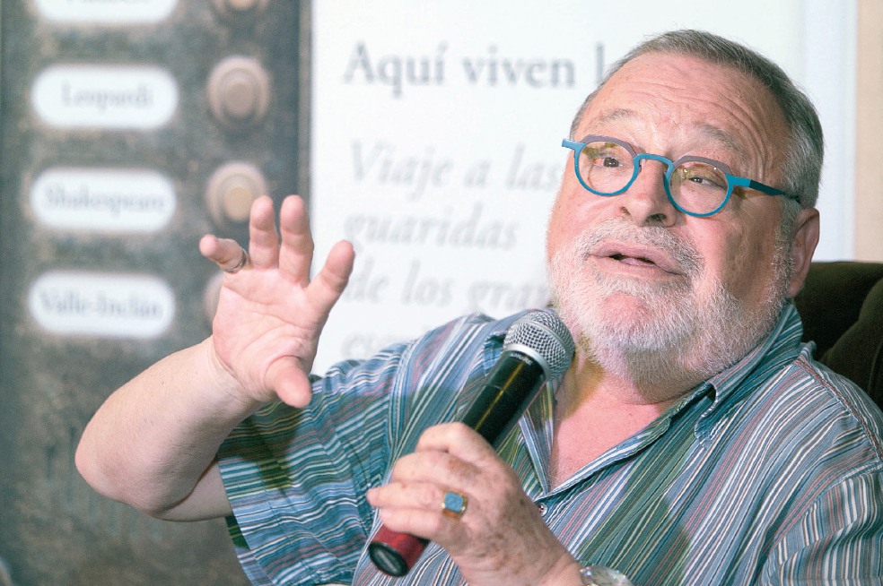 Despide "El País" a Fernando Savater, su colaborador y fundador desde hace 47 años