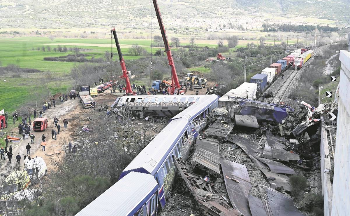 Choque de trenes en Grecia causa críticas al transporte