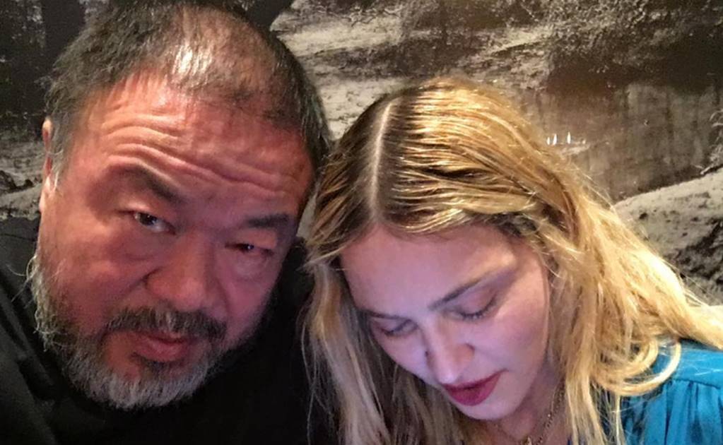 Ai Weiwei publica foto con Madonna