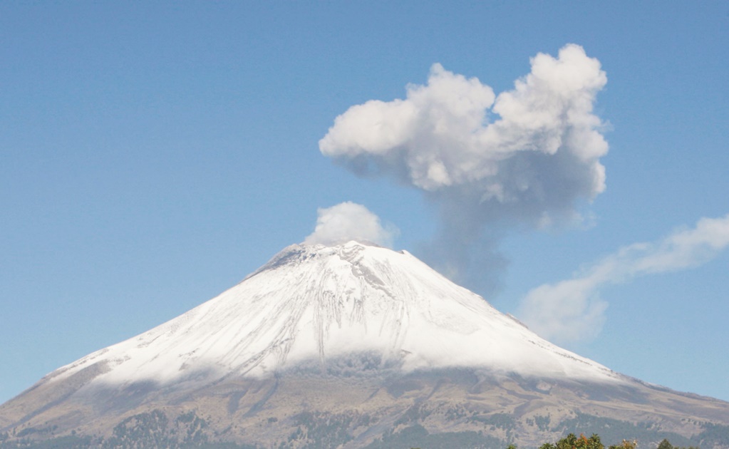 Aumenta actividad del volcán Popocatépetl con 106 exhalaciones
