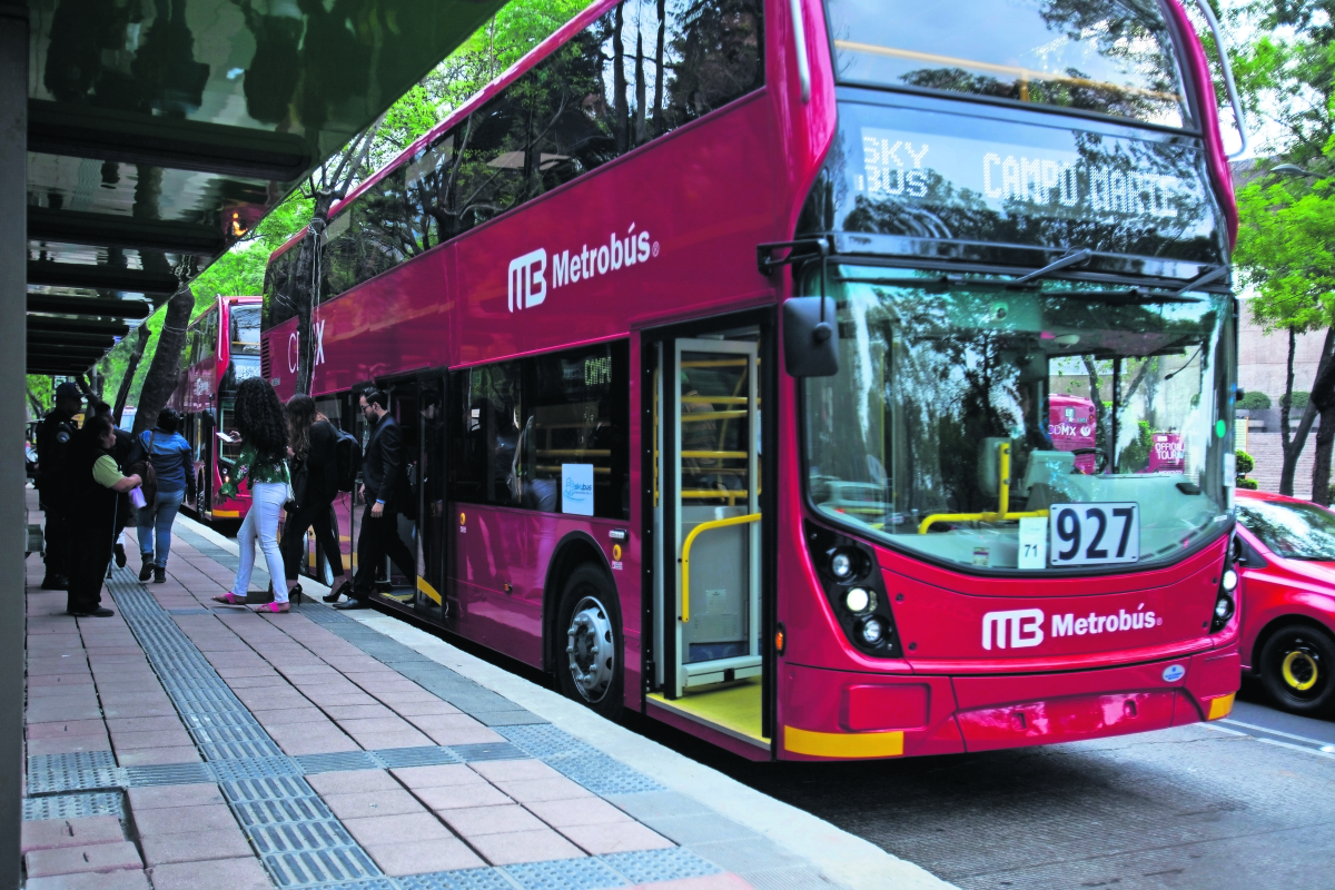 Metrobús: entregan los primeros certificados de Evaluadores para conducción de autobuses