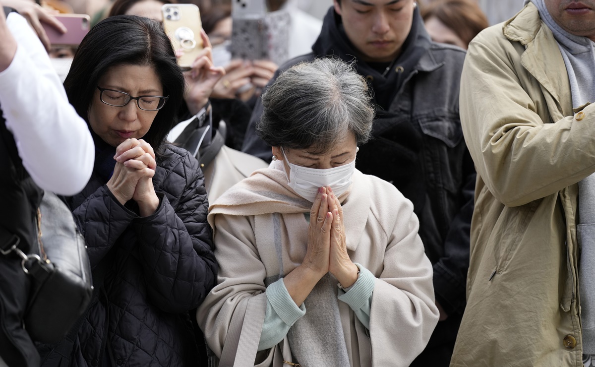 Japón recuerda con un minuto de silencio el sismo y tsunami que devastaron Fukushima hace 13 años