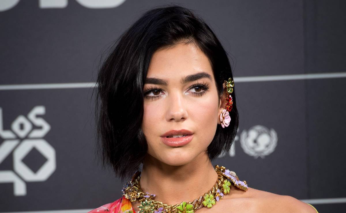 Dua Lipa se une a la tendencia 'exposed thong'